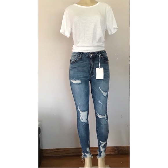 🌸ONE LEFT !!  🌸  Ankle Skinny distressed Jeans. - Picture 3 of 8